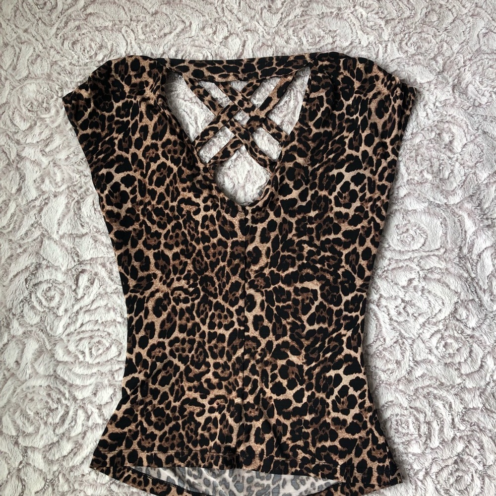 Heartsoul S leopard print blouse w crisscross back - Picture 4 of 9